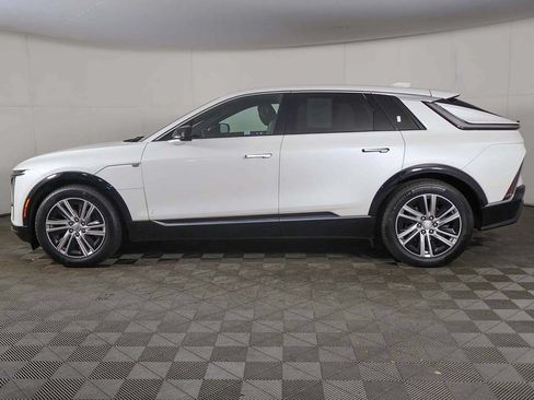 Used 2024 Cadillac Lyriq Tech RWD image 17