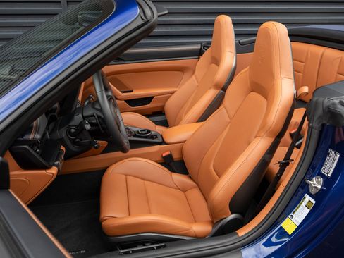 Certified 2025 Porsche 911 Carrera GTS RWD image 5