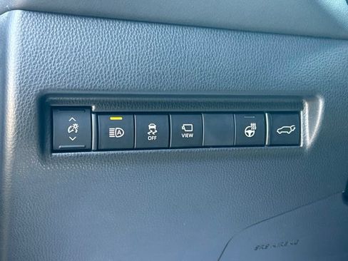 Certified 2023 Toyota Venza Limited AWD/4WD image 21