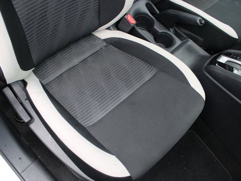 Used 2022 Nissan Versa SV w/ Trunk Package image 25