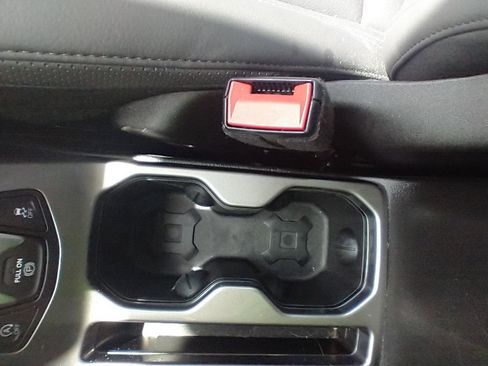 Used 2022 Jeep Renegade Limited image 34