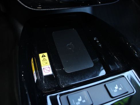 Used 2020 Toyota Prius Prime XLE FWD image 25