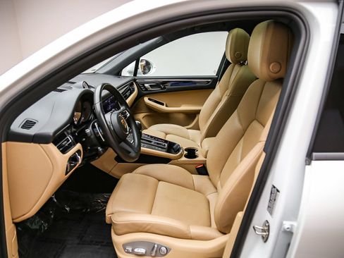 Certified 2024 Porsche Macan w/ Premium Plus Package AWD/4WD image 20