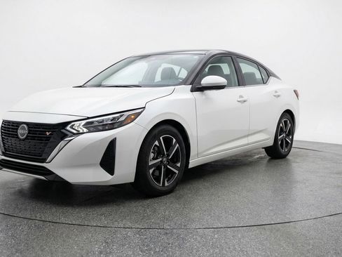 Used 2025 Nissan Sentra SV image 3