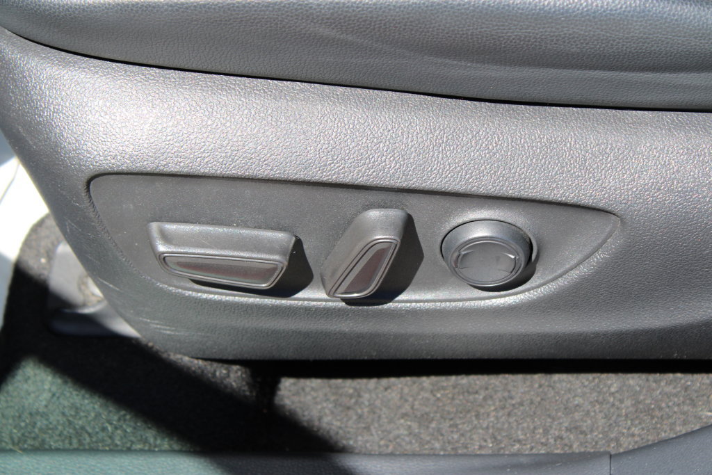 Used 2023 Toyota Highlander XLE FWD image 18