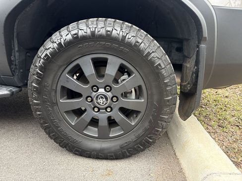 Used 2025 Toyota Land Cruiser BASE image 5