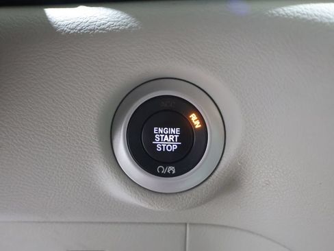 Used 2018 Chrysler Pacifica Touring-L Plus FWD image 31