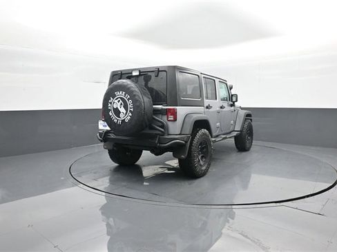 Used 2017 Jeep Wrangler Unlimited Rubicon w/ Connectivity Group image 7