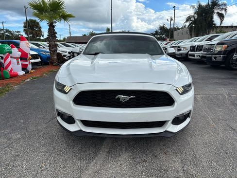 Used 2017 Ford Mustang Premium image 3