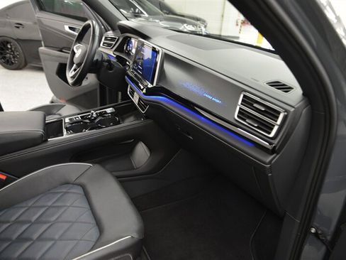 Used 2024 Volkswagen Atlas Cross Sport SEL Premium R-Line image 20