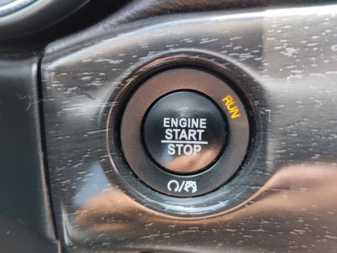 Used 2018 Jeep Grand Cherokee Altitude AWD/4WD image 19