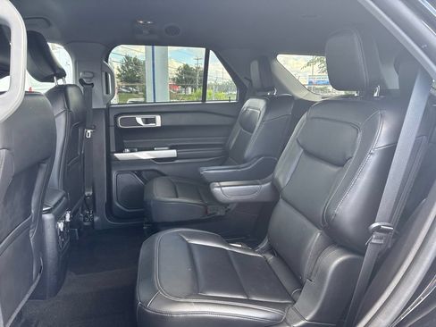 Used 2022 Ford Explorer XLT w/ Equipment Group 202A AWD/4WD image 10