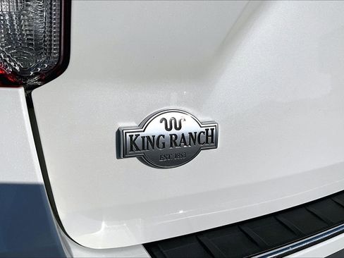 Used 2022 Ford Explorer King Ranch w/ Premium Technology Package image 34