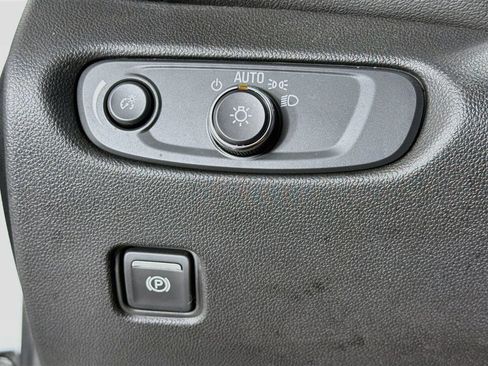Used 2025 Chevrolet Blazer LT FWD image 15
