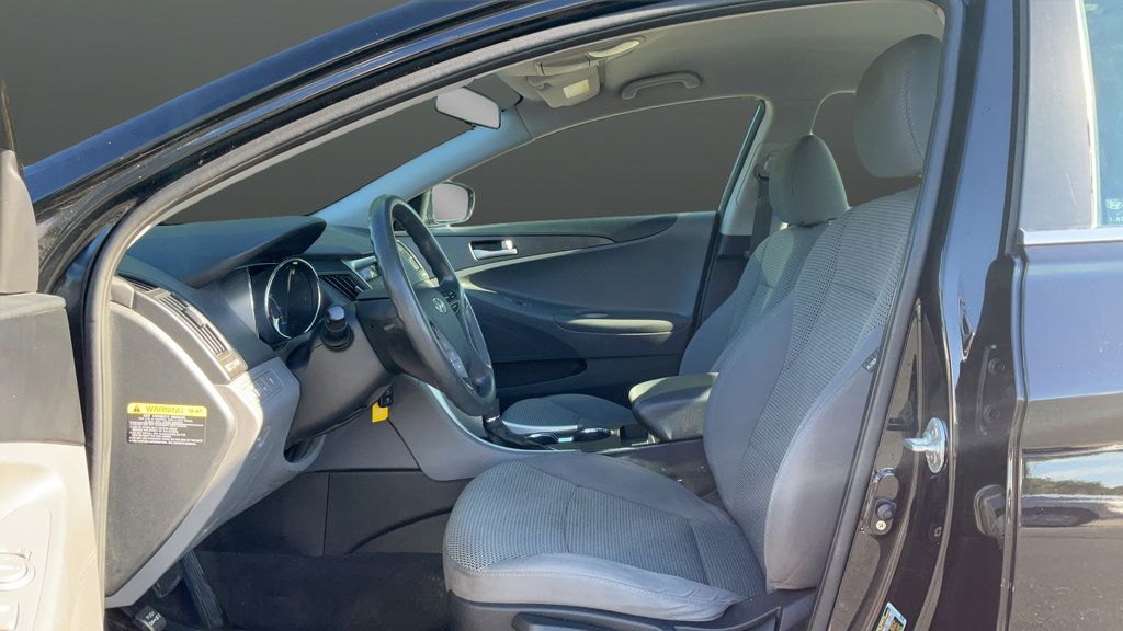 Used 2011 Hyundai Sonata GLS FWD image 17