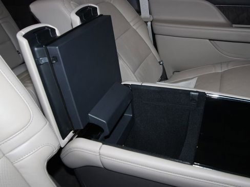 Used 2024 Lincoln Navigator L Reserve image 31