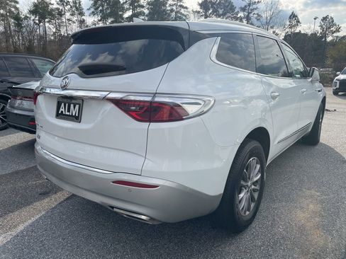 Used 2024 Buick Enclave Premium image 7
