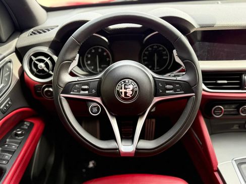 Used 2019 Alfa Romeo Stelvio Ti Sport w/ Quick Order Package 22S Sport AWD/4WD image 17