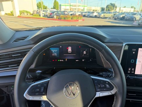 Certified 2026 Volkswagen Atlas SE w/ Panoramic Sunroof Package AWD/4WD image 16