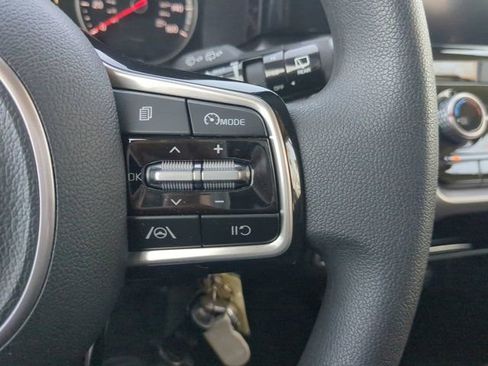 Used 2023 Kia Sorento LX image 23
