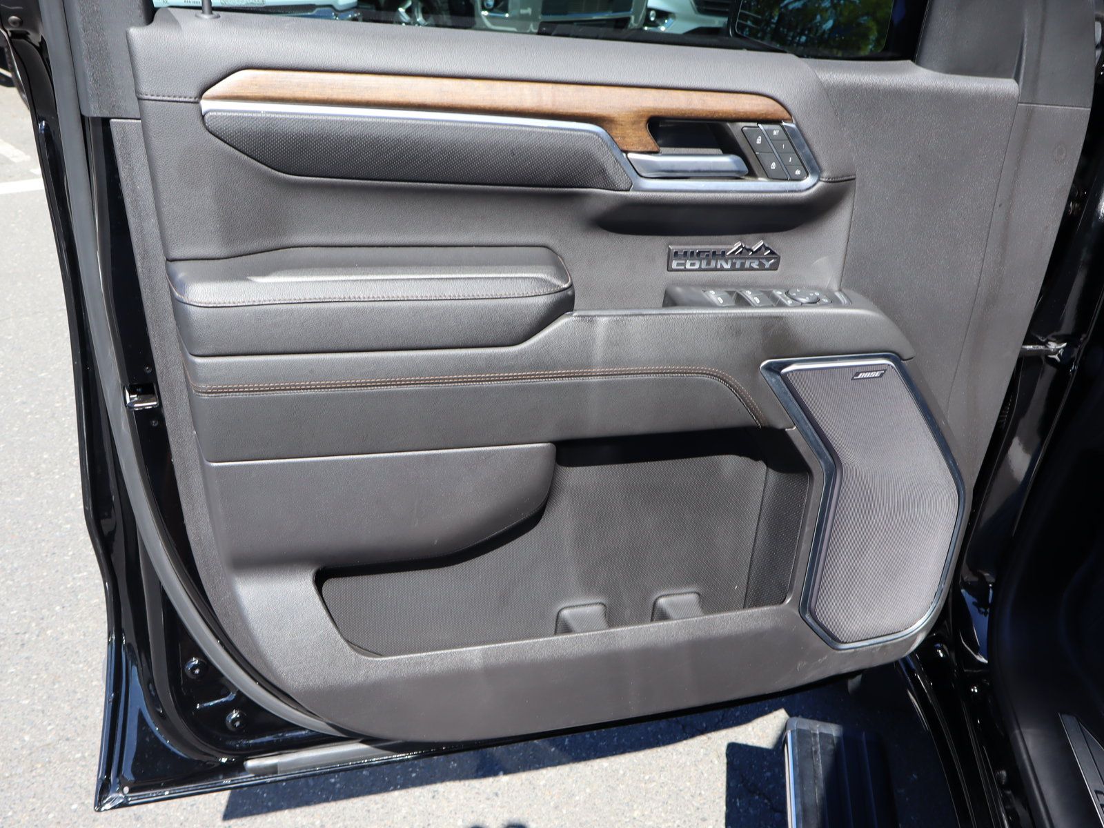Used 2023 Chevrolet Silverado 1500 High Country w/ Technology Package AWD/4WD image 18