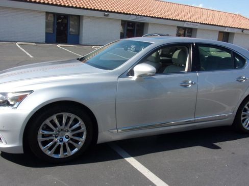 Used 2013 Lexus LS 460 w/ Comfort Pkg RWD image 4