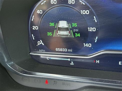 Used 2024 Chevrolet Suburban LT image 11