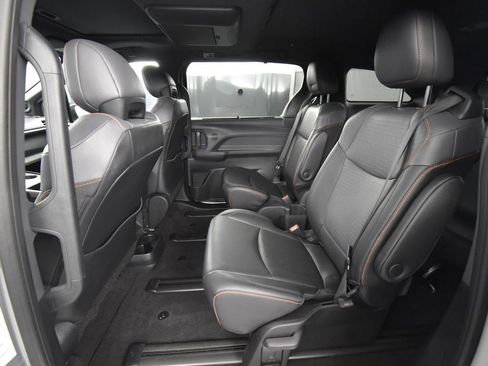Used 2023 Toyota Sienna XSE w/ XSE Plus Package image 25