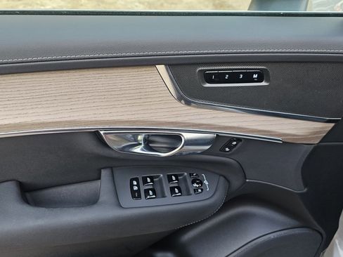 Certified 2025 Volvo XC90 B6 Plus image 18