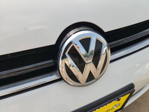 Used 2016 Volkswagen Golf S FWD image 29