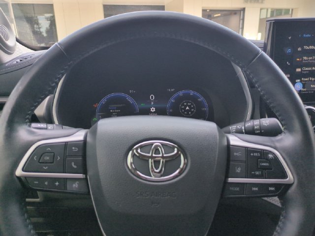Used 2023 Toyota Highlander Limited FWD image 15