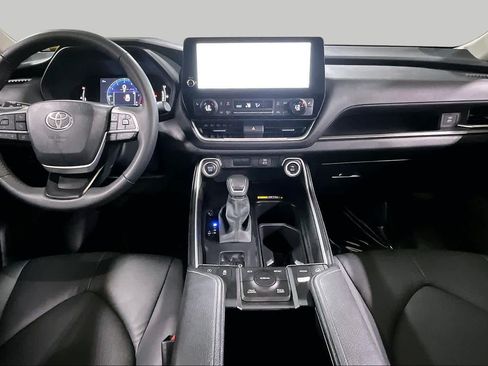 Used 2026 Toyota Grand Highlander AWD image 16