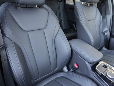 Certified 2025 BMW X4 xDrive30i image 14