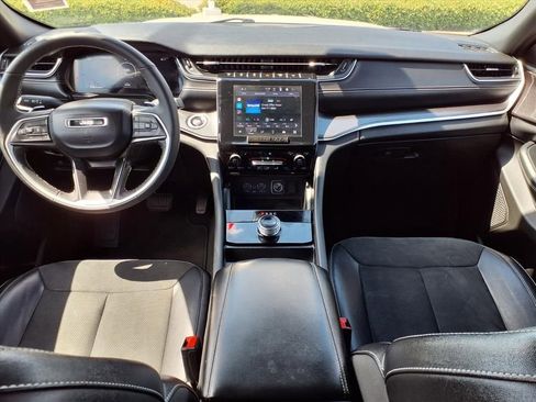 Used 2023 Jeep Grand Cherokee Altitude image 9