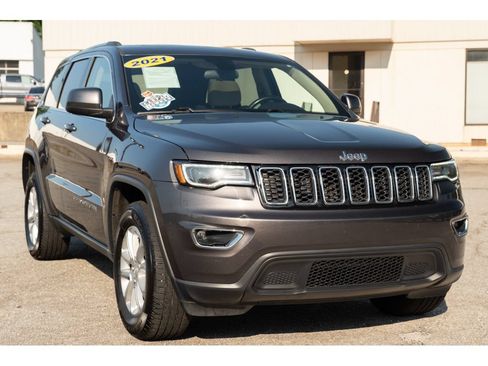 Used 2021 Jeep Grand Cherokee Laredo w/ Security & Convenience Group AWD/4WD image 33