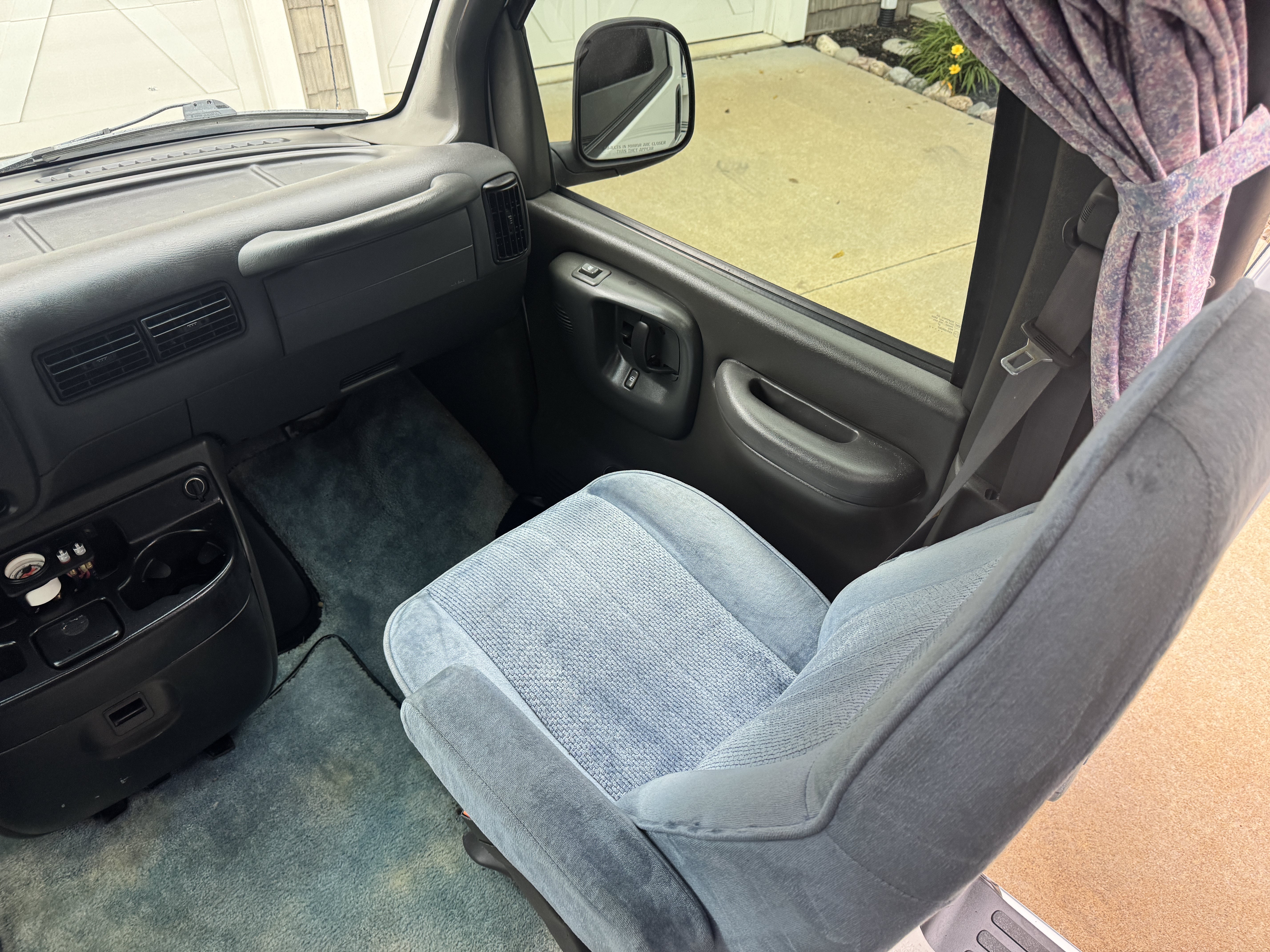Used 2002 Chevrolet Express 3500 Extended w/ Preferred Equipment Group 2 RWD image 17