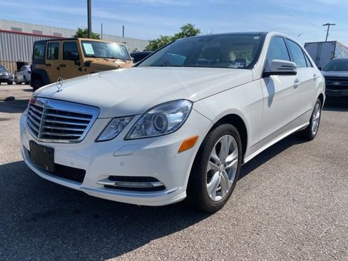 Used 2011 Mercedes-Benz E 350 4MATIC Sedan image 3