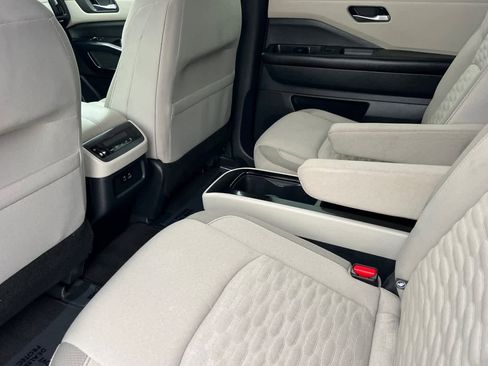 Used 2022 Nissan Pathfinder SV w/ SV Premium Package image 5