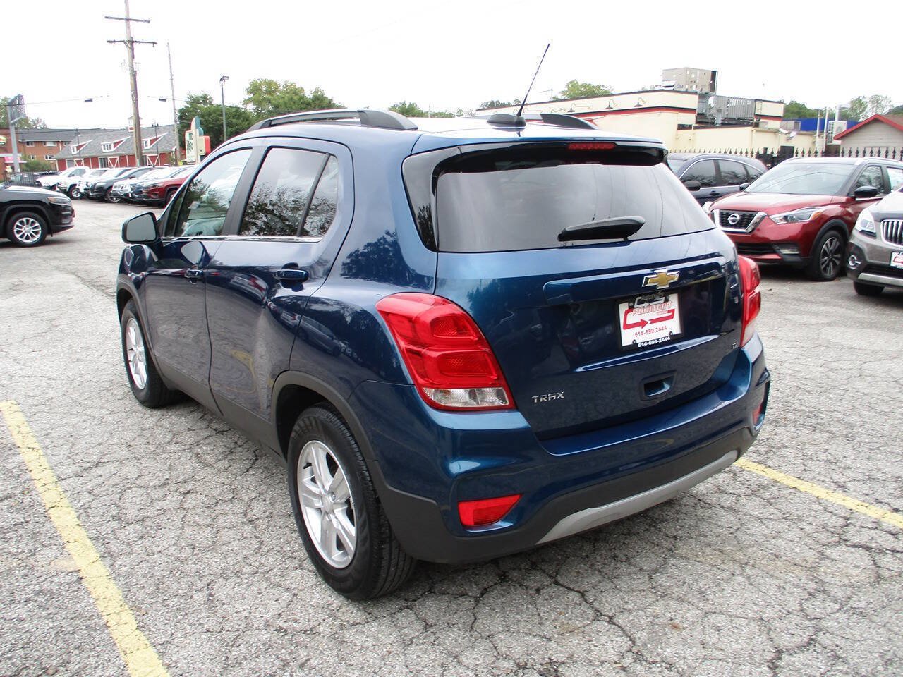 Used 2020 Chevrolet Trax LT FWD image 2