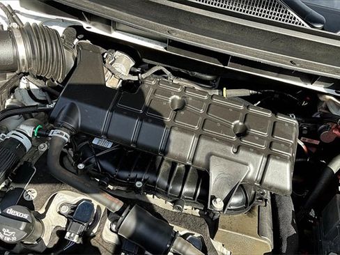 Used 2021 Chevrolet Traverse LT image 28