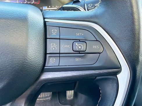 Used 2022 Jeep Grand Cherokee L Limited AWD/4WD image 13