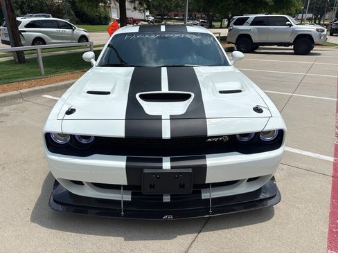 Used 2018 Dodge Challenger SRT Hellcat RWD image 2