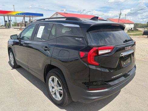 Used 2024 GMC Terrain SLE w/ Driver Convenience Package image 5