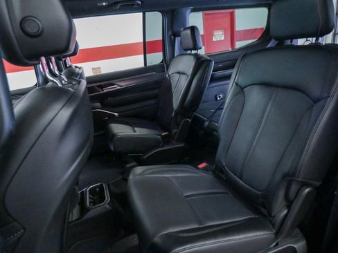 Used 2024 Jeep Wagoneer Series II AWD/4WD image 16
