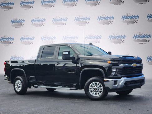 Used 2024 Chevrolet Silverado 2500 LT image 2