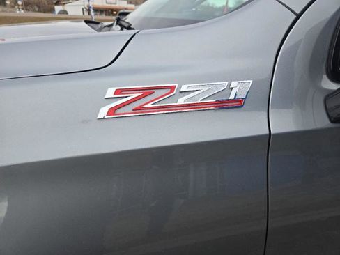 Used 2025 Chevrolet Suburban Z71 w/ Comfort Package image 33