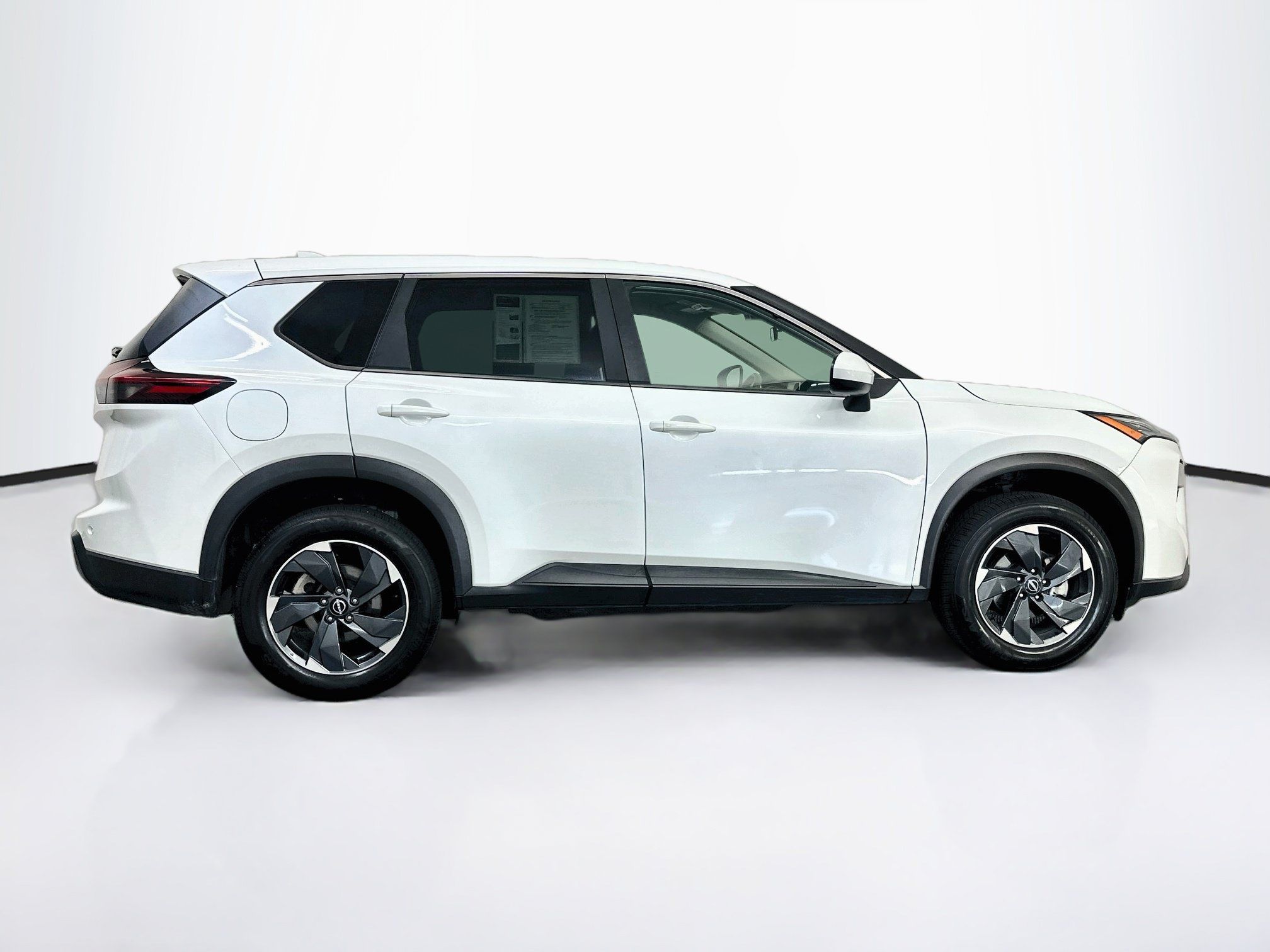 Used 2025 Nissan Rogue SV AWD/4WD image 10