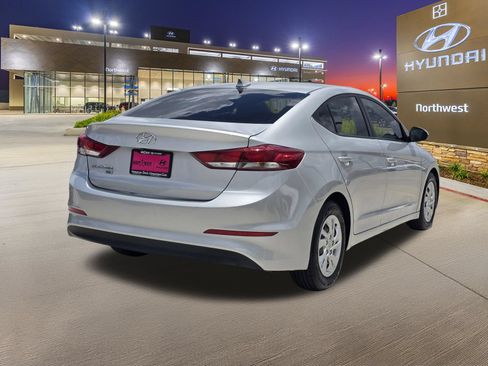 Used 2018 Hyundai Elantra SE w/ SE Connectivity Package 04 FWD image 7