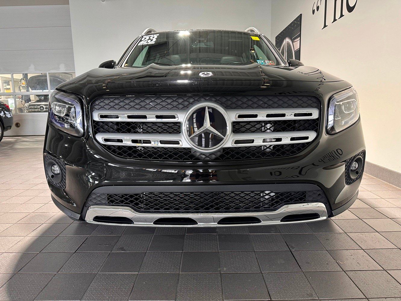 Used 2023 Mercedes-Benz GLB 250 4MATIC image 2
