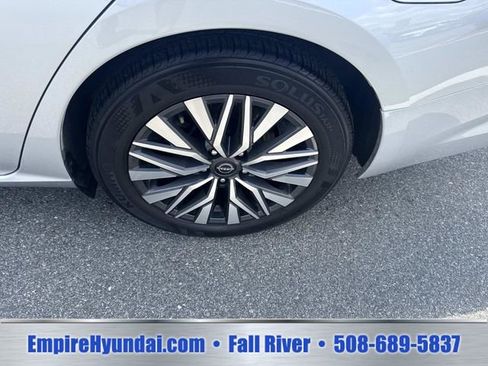 Used 2024 Nissan Altima 2.5 SV FWD image 13